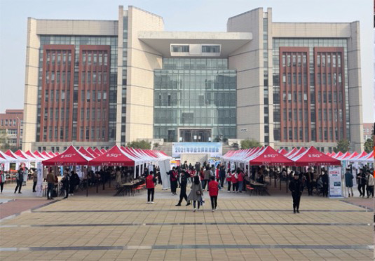参加“郑州轻工业大学2021年毕业生供需见面会”(图1)